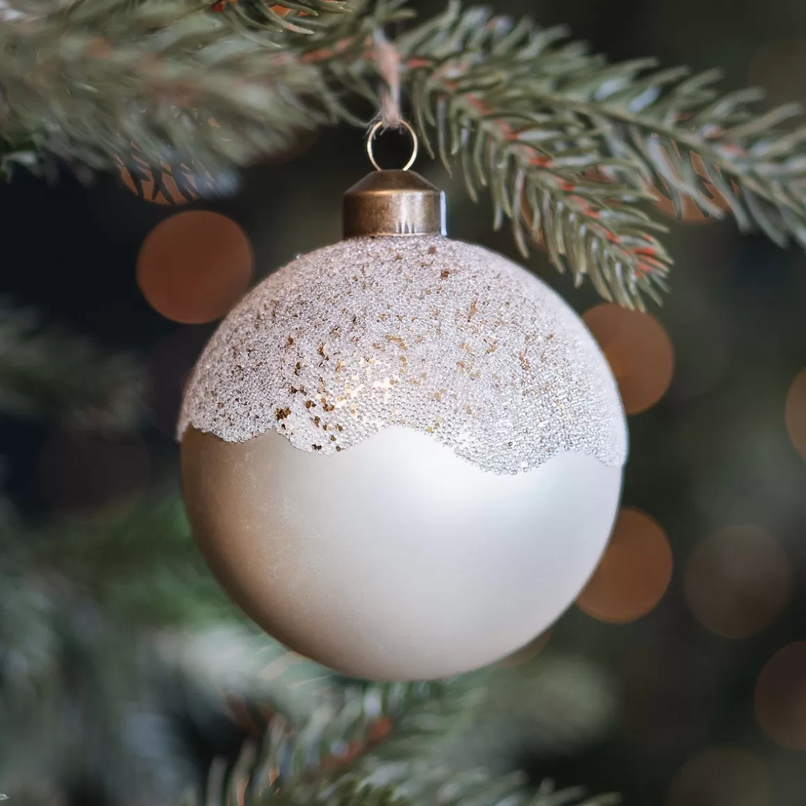 It's all about Christmas Christmastree Decorations Glass | Extraordinary Baubles-Elegant Wool White Christmas Bauble With Pearl Branches