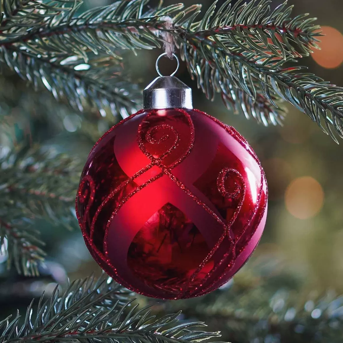 It's all about Christmas Christmas Baubles By Colour | Luxury Christmas Baubles-Glass Bauble With Decor | Red | 8 Cm