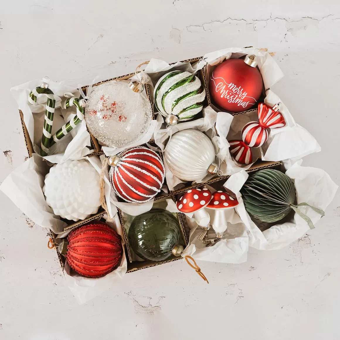 It's all about Christmas Extraordinary Baubles | Luxury Christmas Baubles-Luxury Christmas Bauble Frost Effect With Berry Branch | Transparent | Glass | 10cm