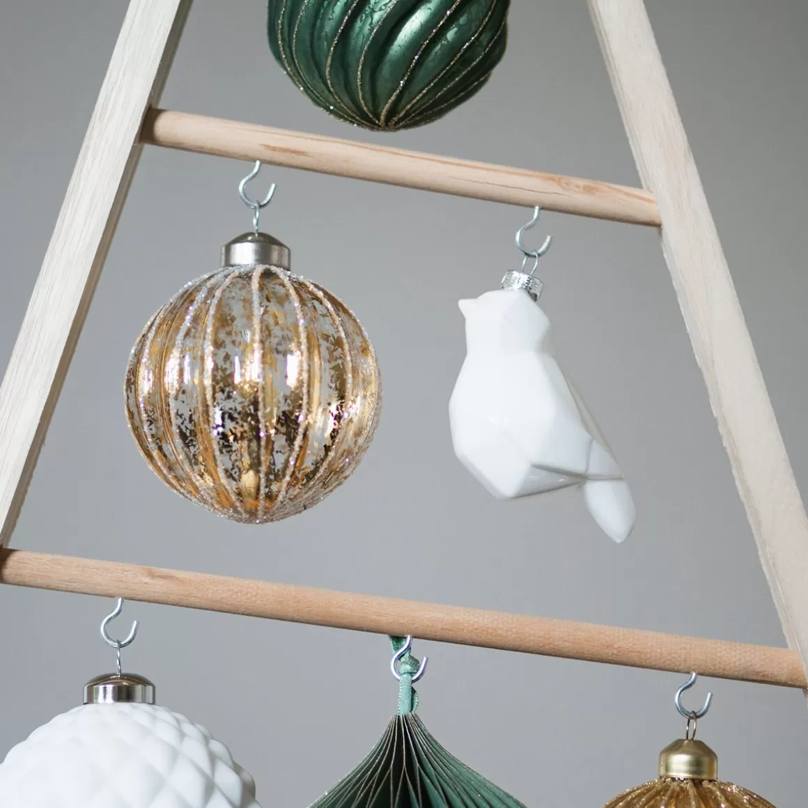 It's all about Christmas Extraordinary Baubles | Christmas Baubles By Colour-Luxury Glass Bauble With White Stripes And Gold | Glass | Transparent-Gold | 8cm