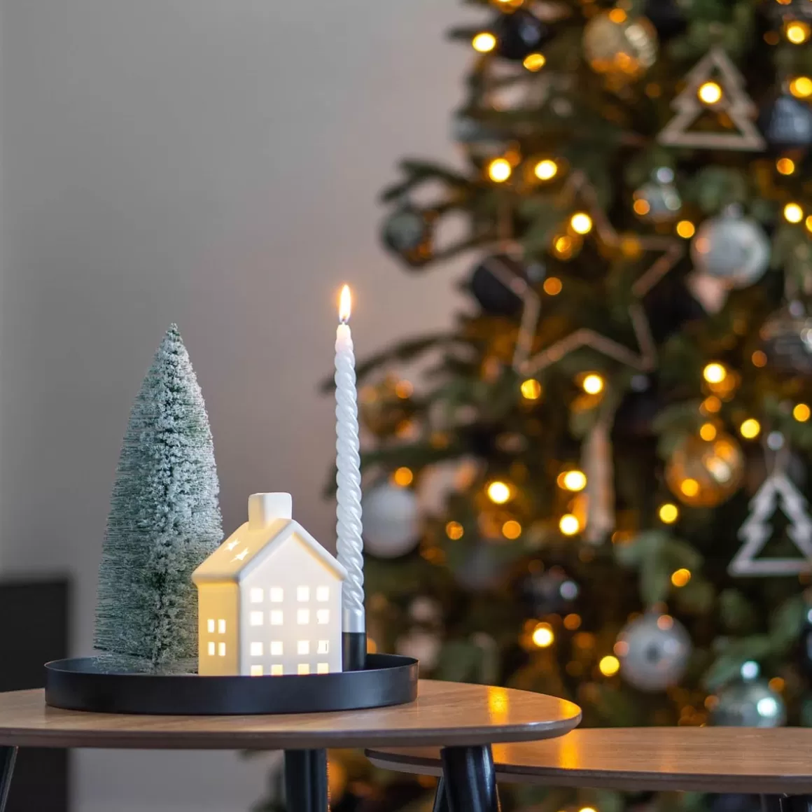 It's all about Christmas Home Accessories For Christmas-Magnetic Candle Tray | Ø 25 Cm | Matte Black | Includes Candle Holders