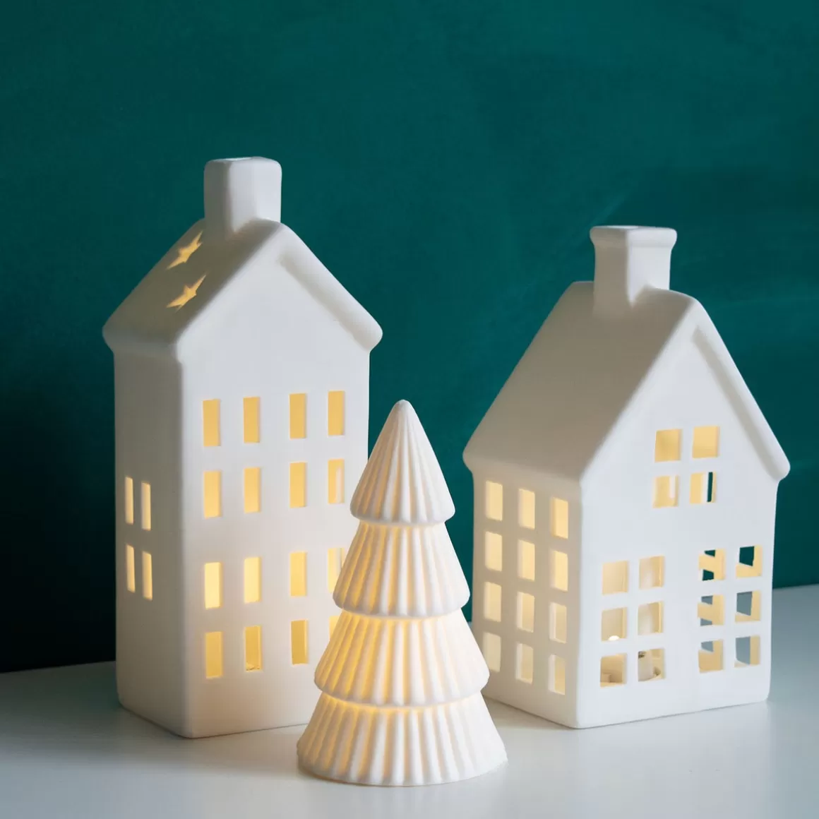 It's all about Christmas All Christmas Decorations | Christmas Houses In All Shapes And Sizes-Porcelain House With LED | 19 Cm | White